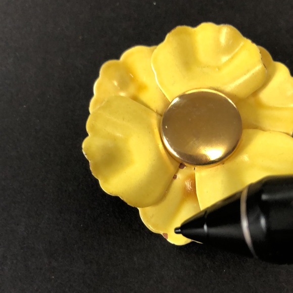 Vintage MCM Painted Metal Flower Brooch and Clip-on Earrings Lot - Picture 6 of 11